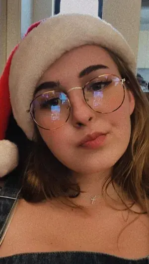 smithmar892 (18) female from US - sexting partner