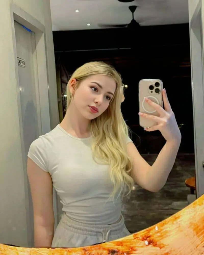 sohalih892 (18) female from US - sexting partner