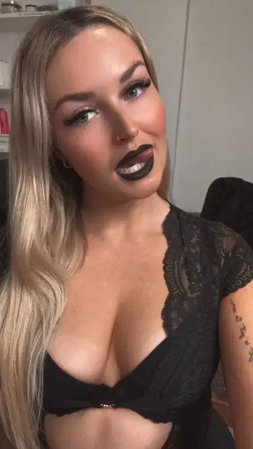 sokomema (18) female from AU - sexting partner