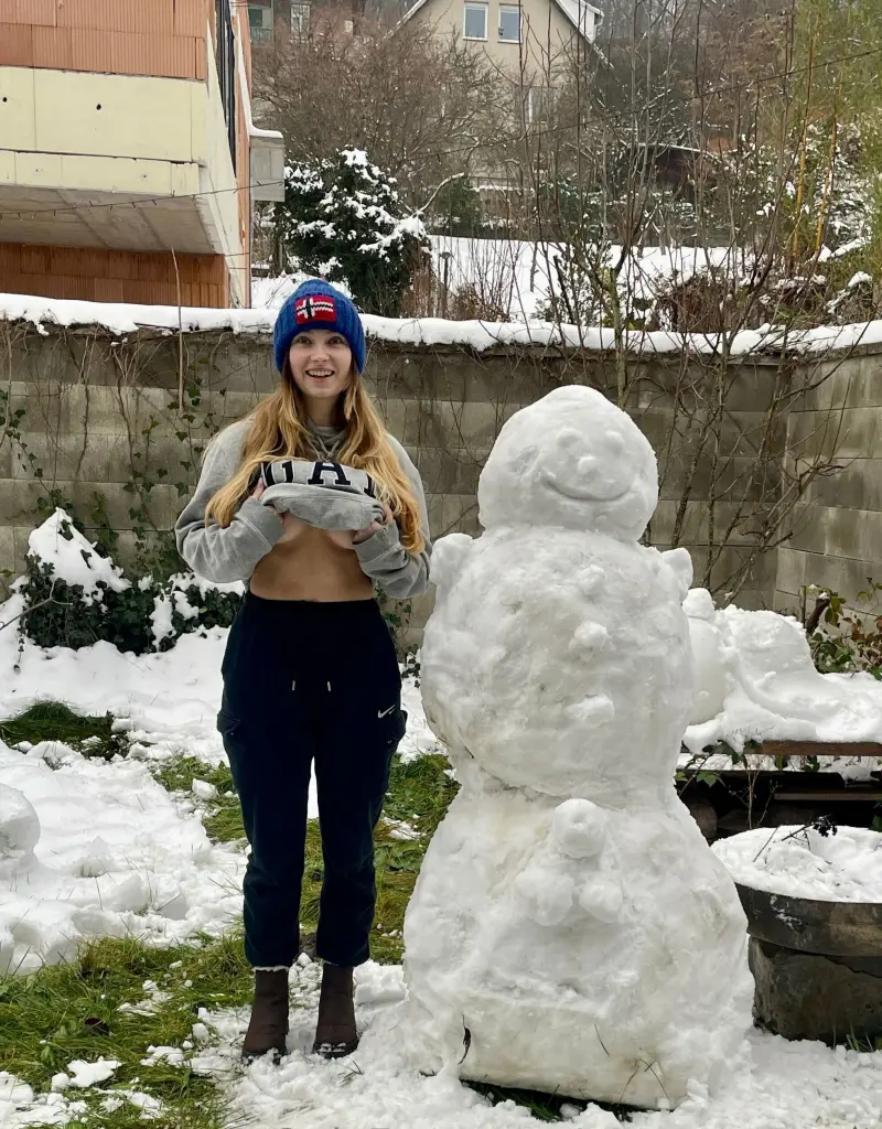 soleyek899 (18) female from CA - sexting partner