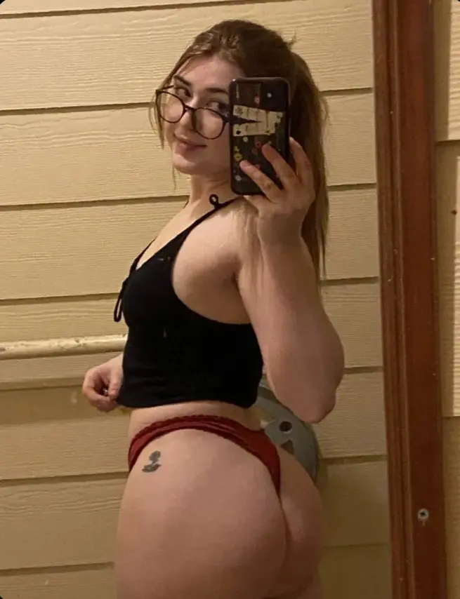 sorekiv (18) female from FR - sexting partner