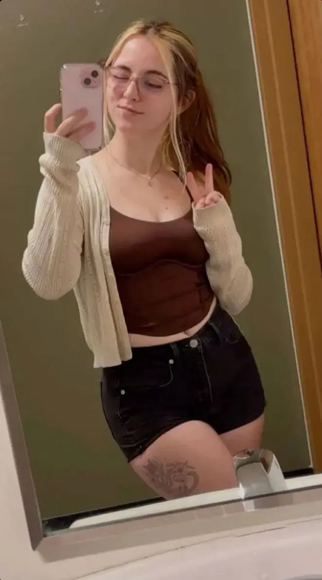 sosogali (18) female from US - sexting partner