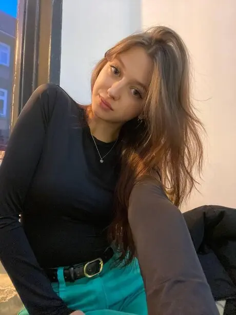 soxogit527 (25) female from GB - sexting partner