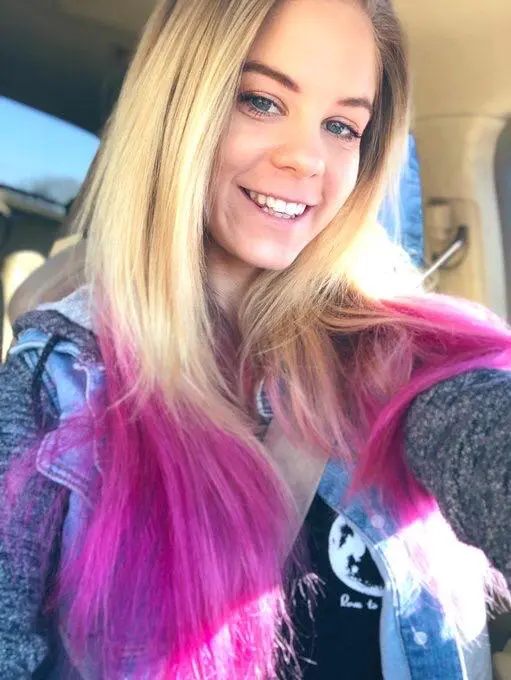 st205229 (18) female from GB - sexting partner