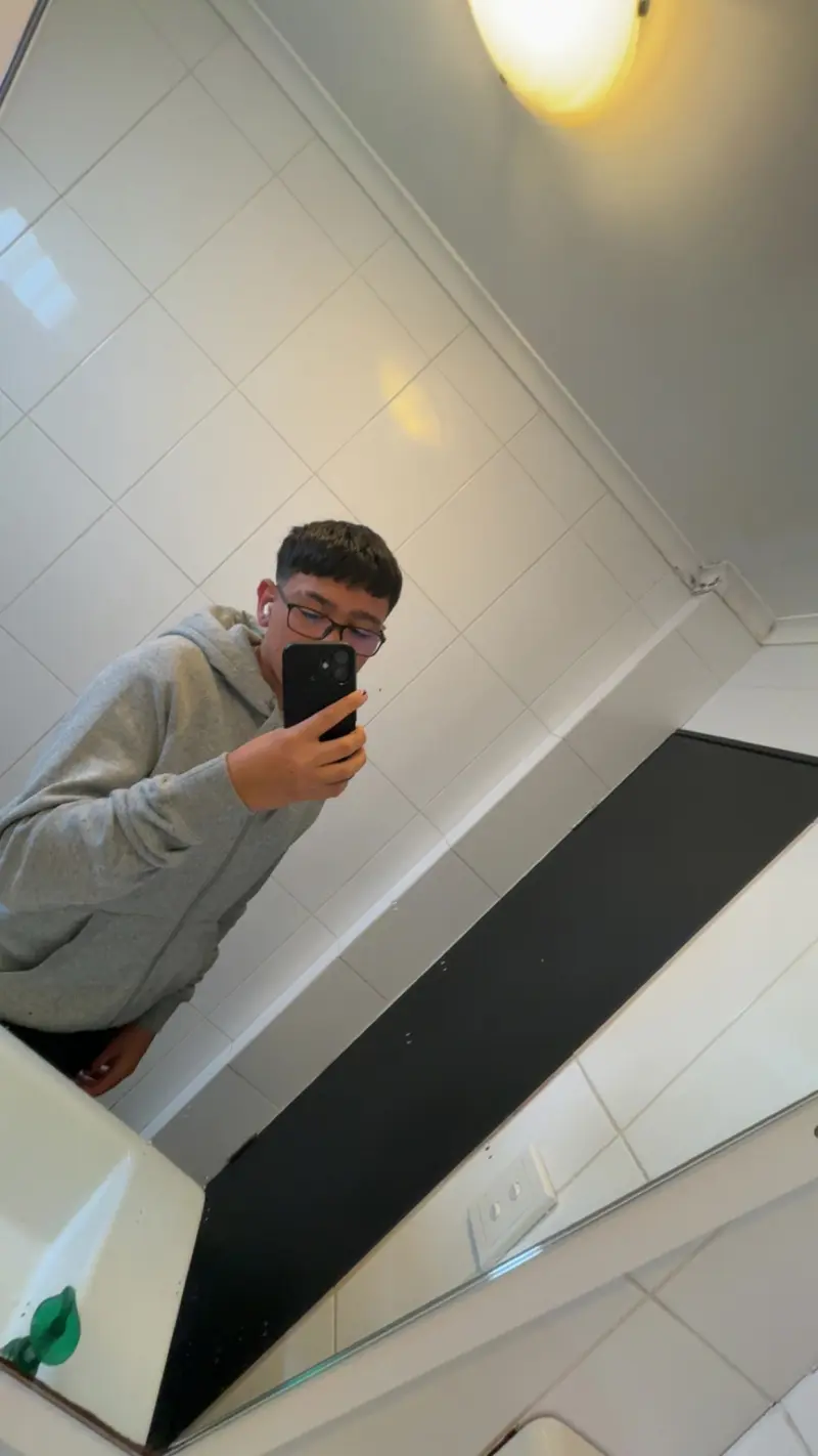 stef674167 (18) male from AU - sexting partner