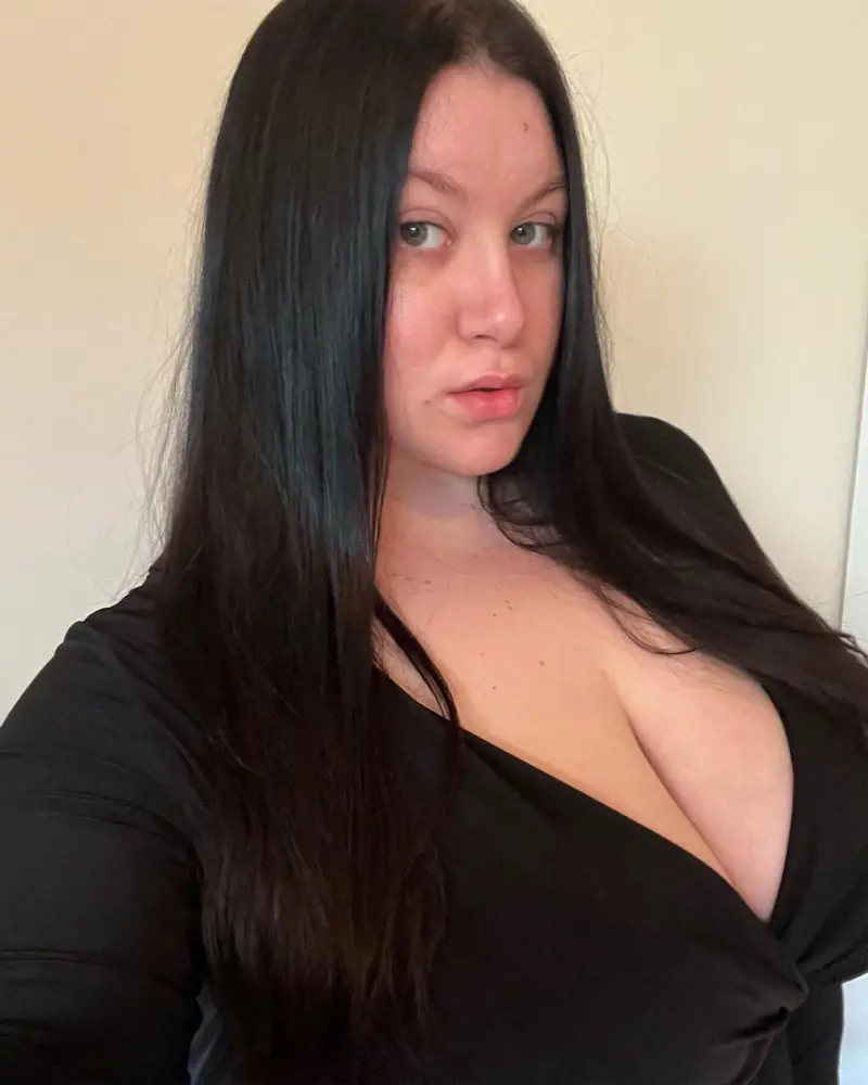 stellashively8 (26) female from US - sexting partner