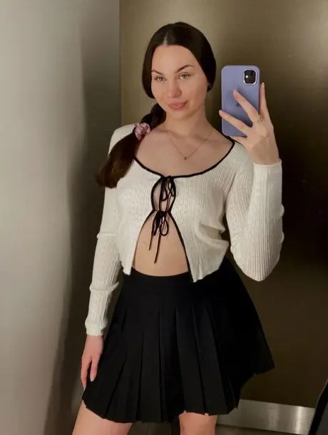 supilo (18) female from GB - sexting partner