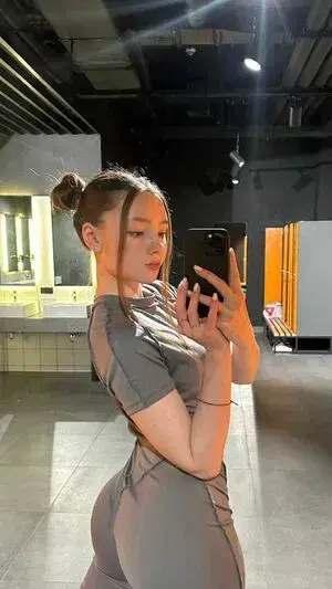 tadodom677 (18) female from US - sexting partner