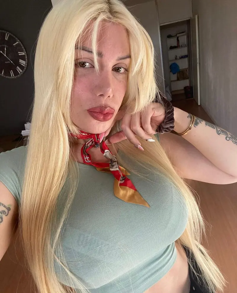 tajudeenkazeem878 (18) female from US - sexting partner