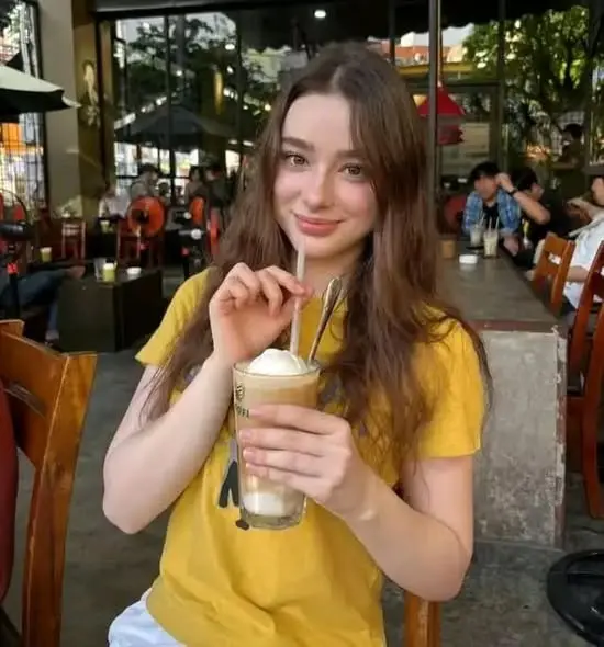 talev92906 (18) female from GB - sexting partner