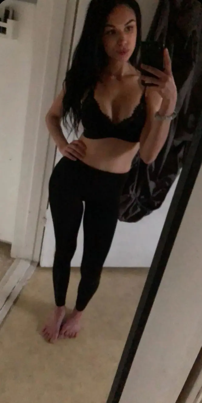 taneked (18) female from US - sexting partner