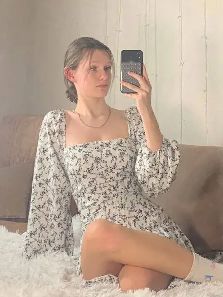 taraxew728 (18) female from GB - sexting partner