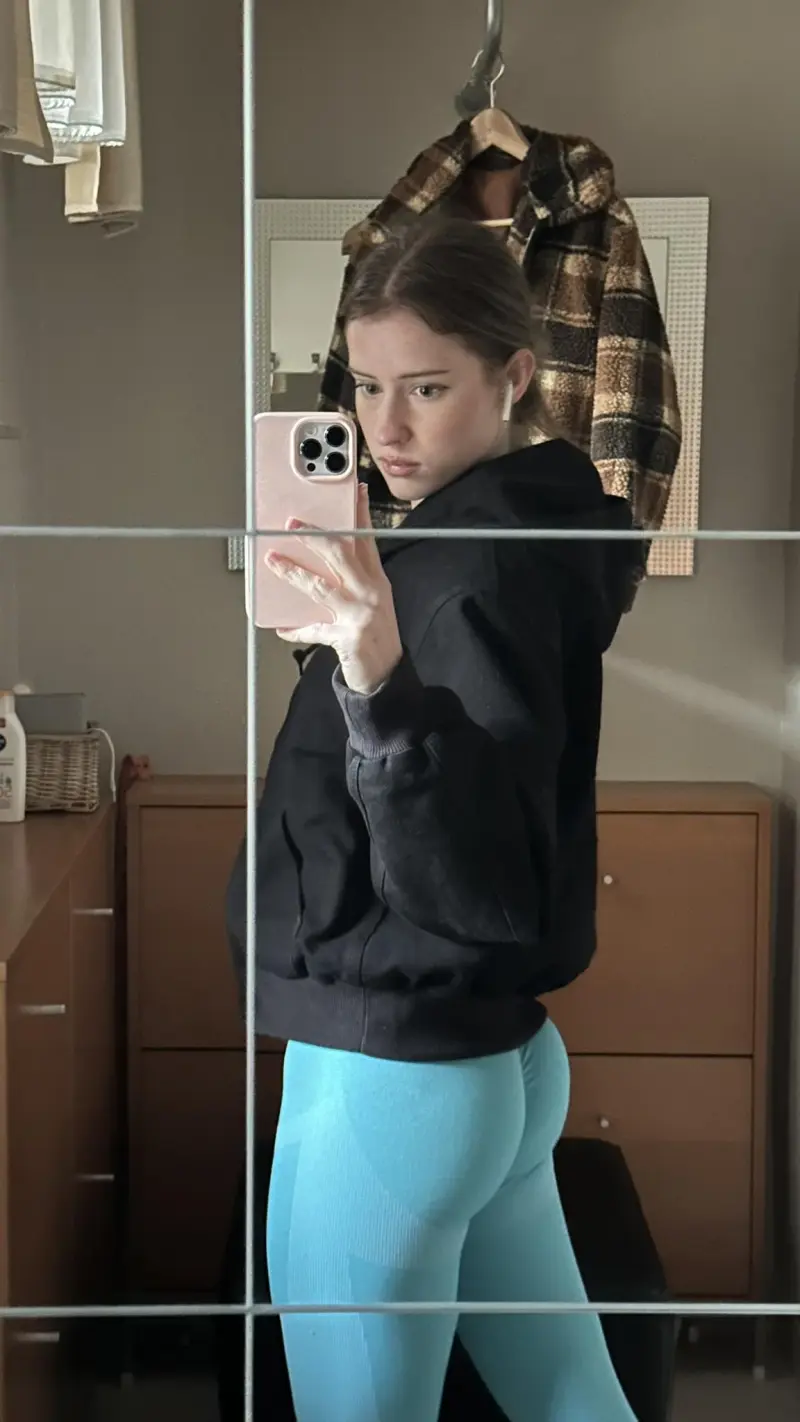 tatalod685 (18) female from GB - sexting partner