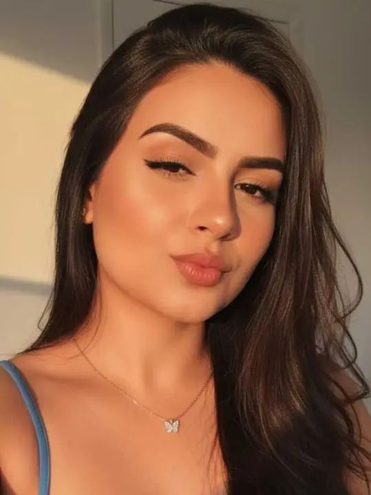 taxegyji (24) female from BE - sexting partner