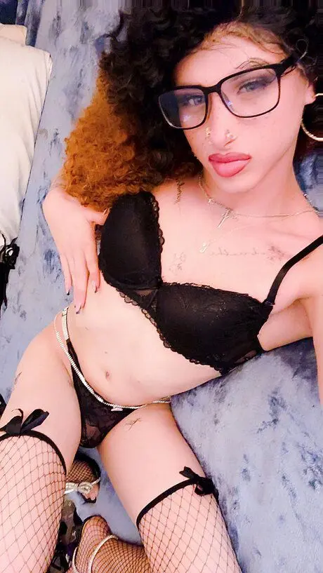 tayimal217 (21) female from GB - sexting partner