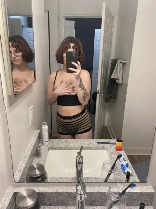 teceli (18) female from GB - sexting partner