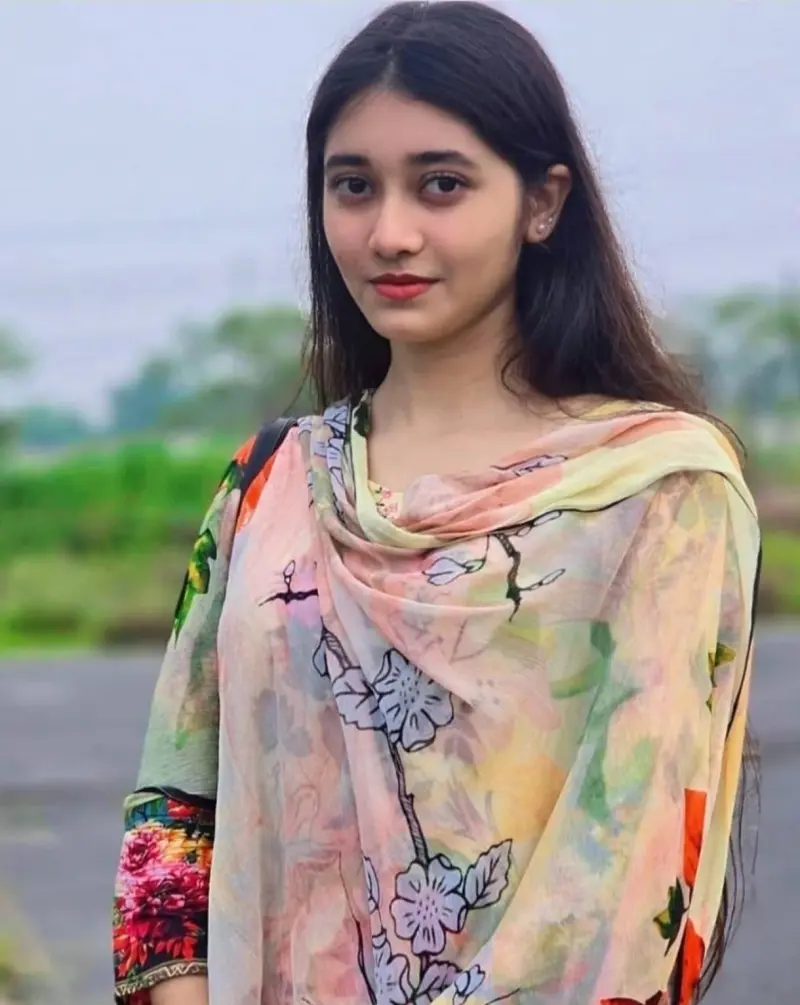 tegel51513 (18) female from GB - sexting partner