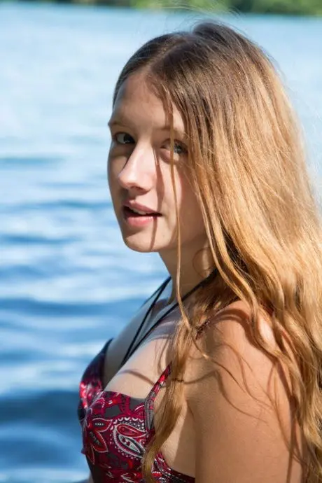 tekasa (18) female from GB - sexting partner