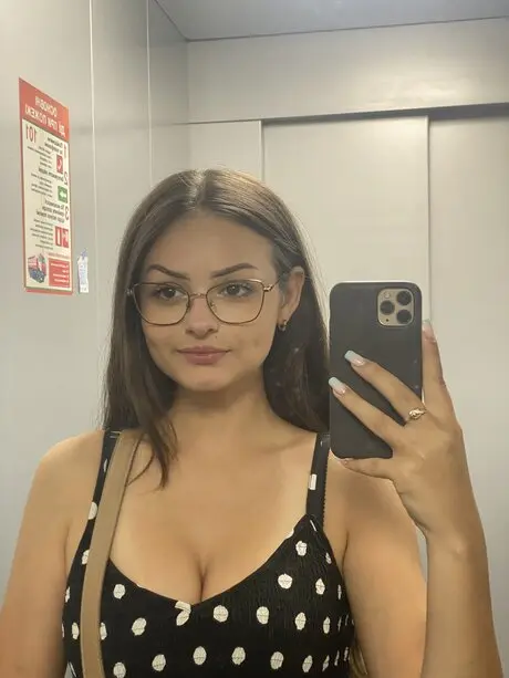 tekog33825 (18) female from GB - sexting partner