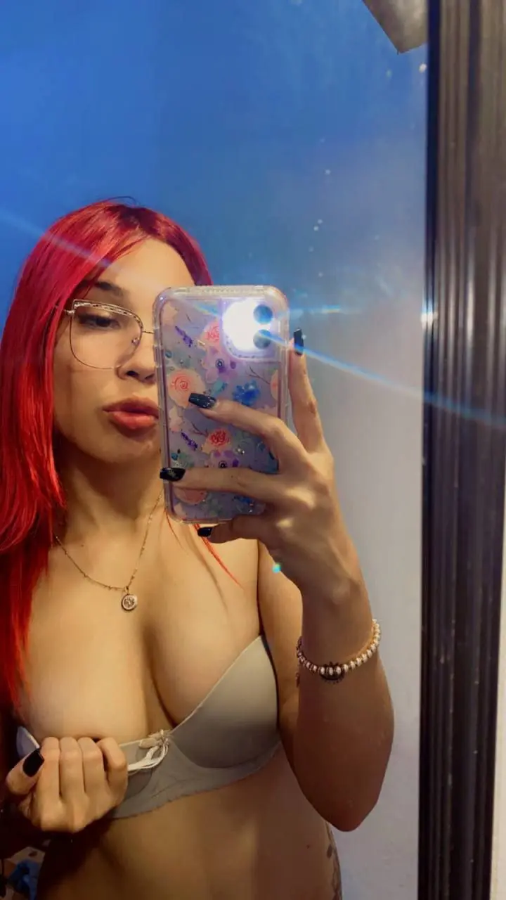 tenwebbud (18) female from US - sexting partner