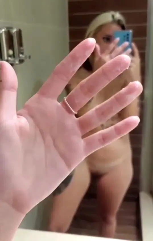 teyar22110 (18) female from US - sexting partner