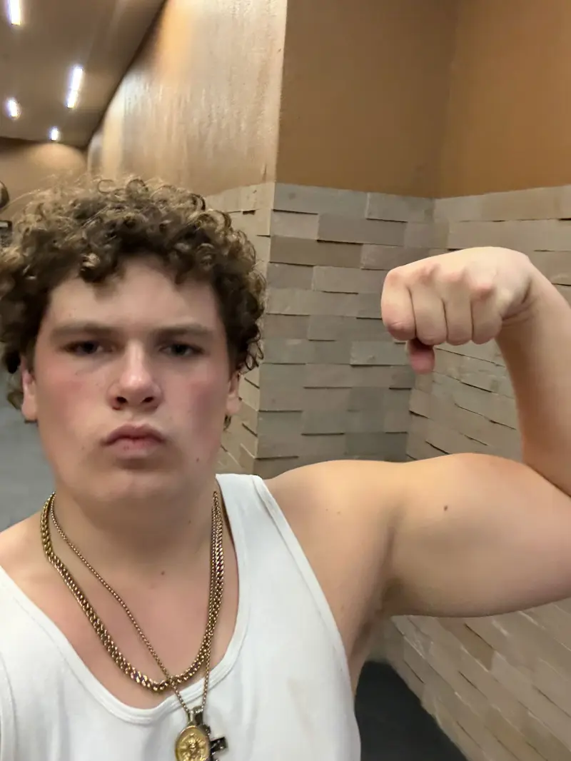 theb4tm4an (18) male from US - sexting partner