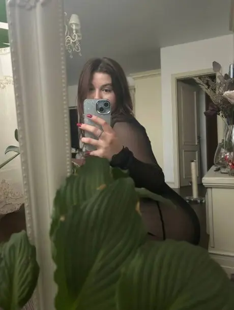 tibabaj194 (18) female from US - sexting partner