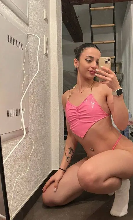 tifod93720 (25) female from US - sexting partner