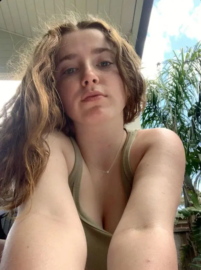 tigavi (18) female from US - sexting partner