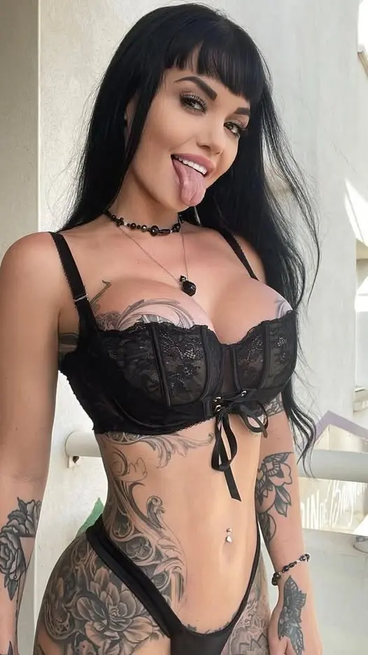 tihib91539 (18) female from GB - sexting partner