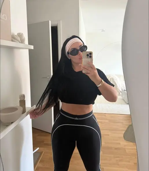 timase4581 (18) female from CH - sexting partner