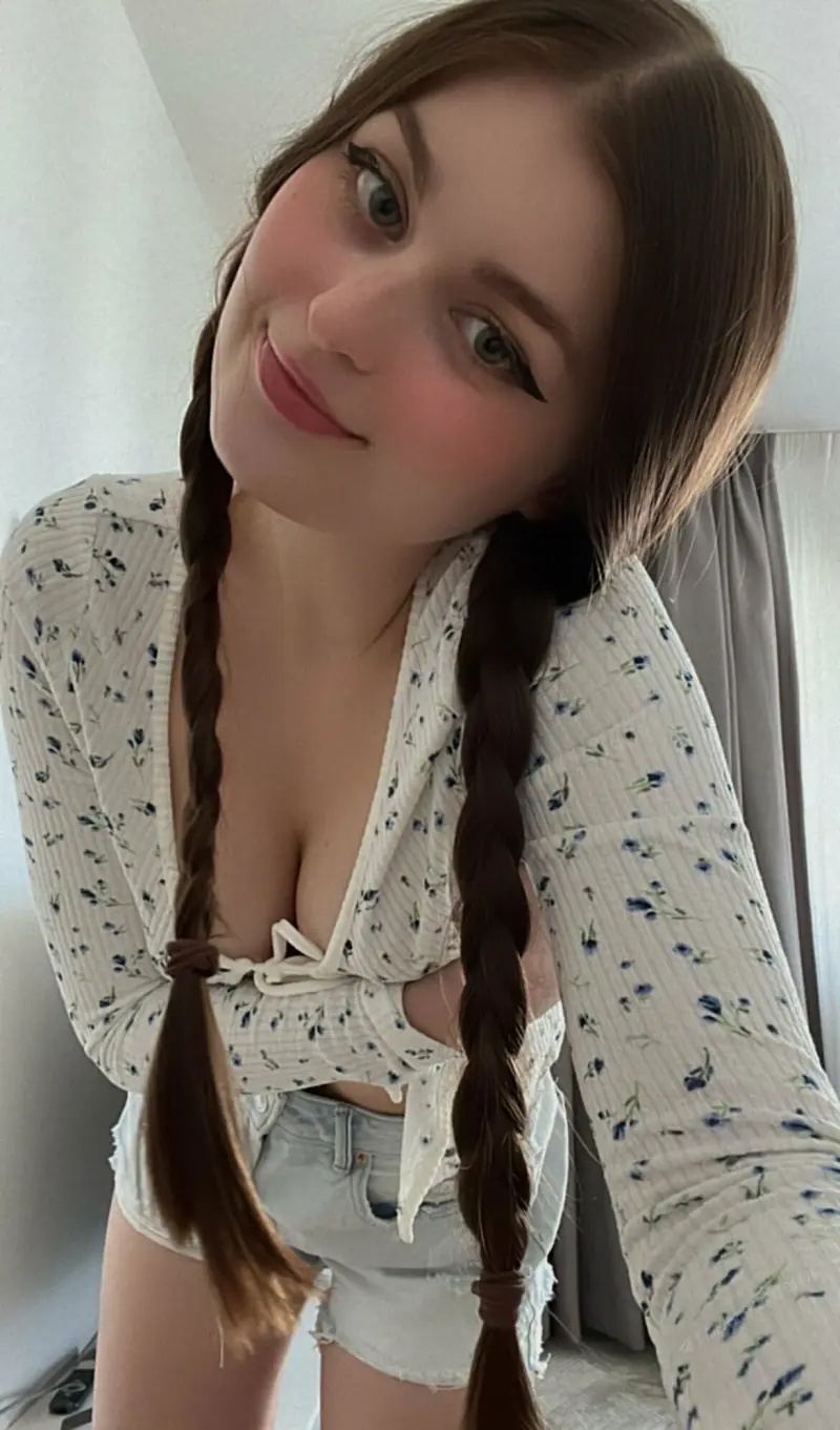 tina5028 (18) female from US - sexting partner