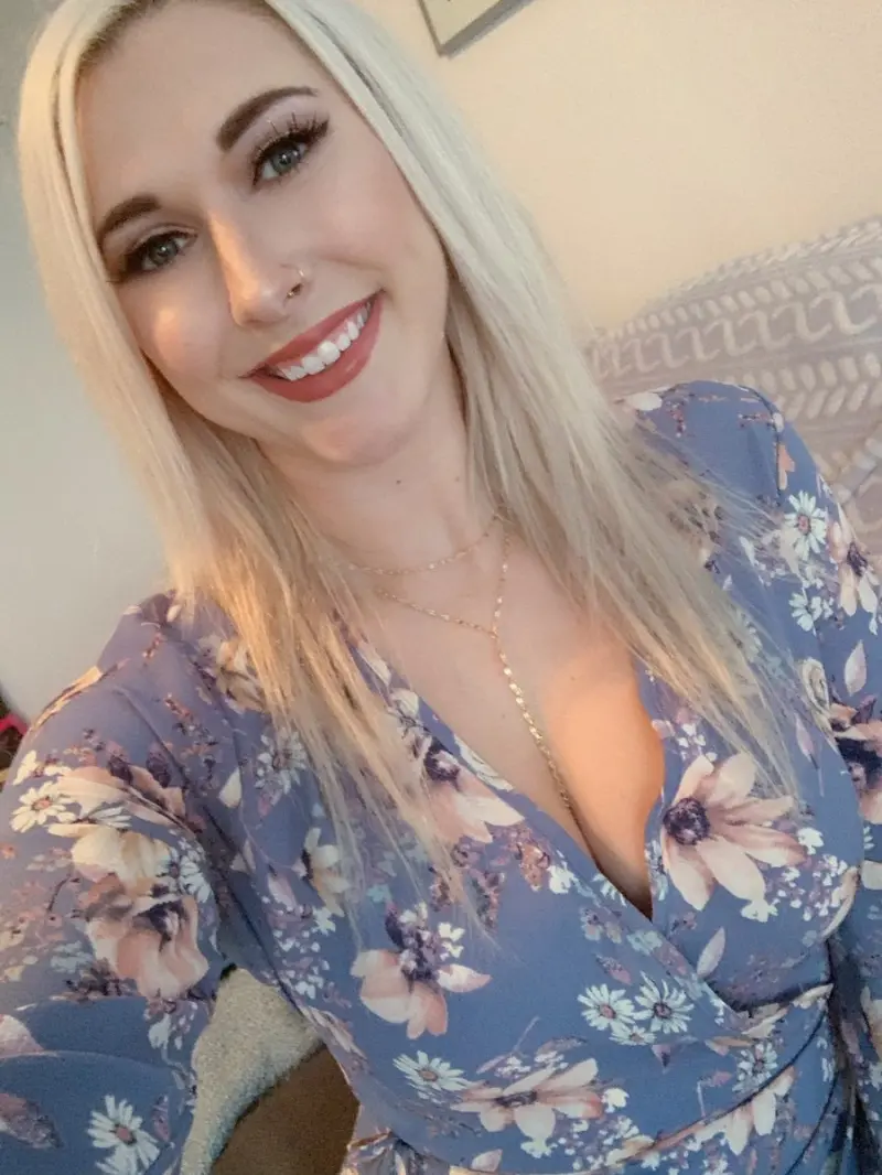 tinol22231 (18) female from US - sexting partner