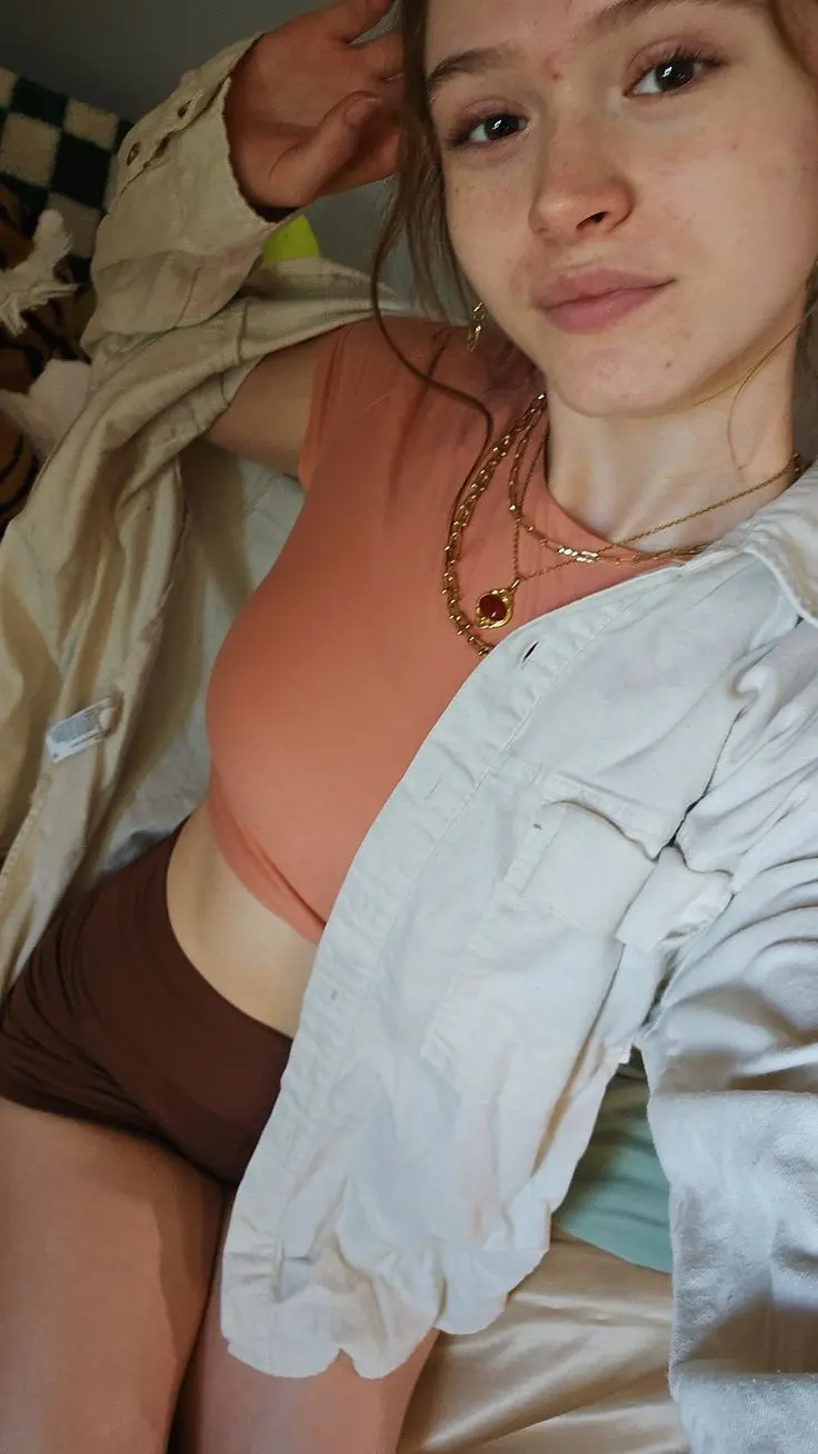 tipij29119 (18) female from CA - sexting partner