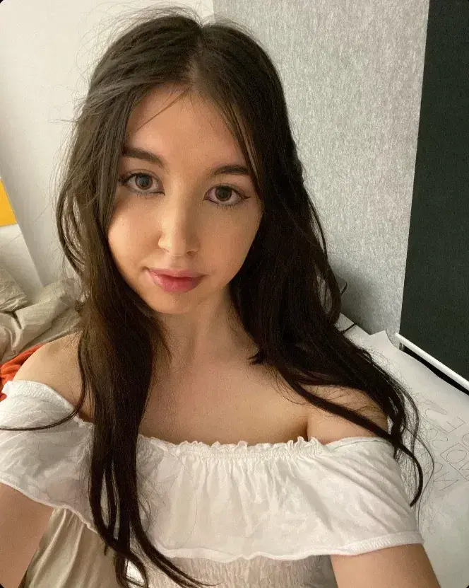 tixegi4320 (23) female from US - sexting partner