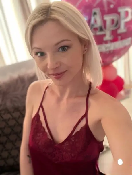 tixoroj745 (32) female from US - sexting partner