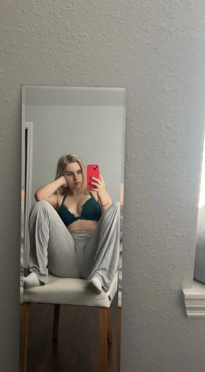 tm1zvudf (18) female from NZ - sexting partner