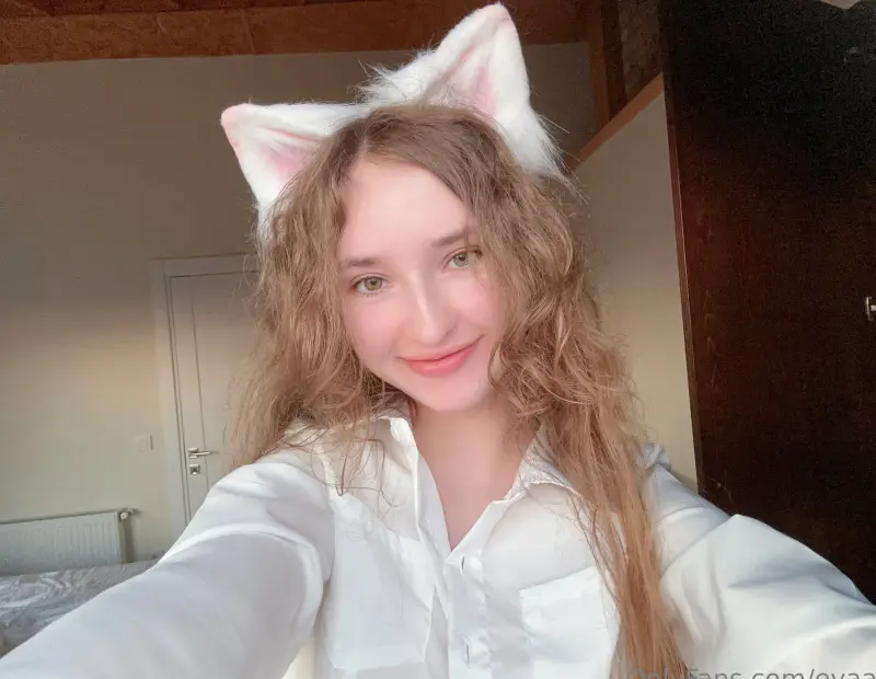 tmd860763 (18) female from US - sexting partner