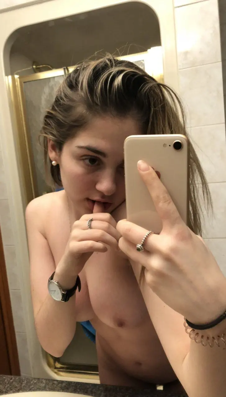 toevanaha (18) female from US - sexting partner