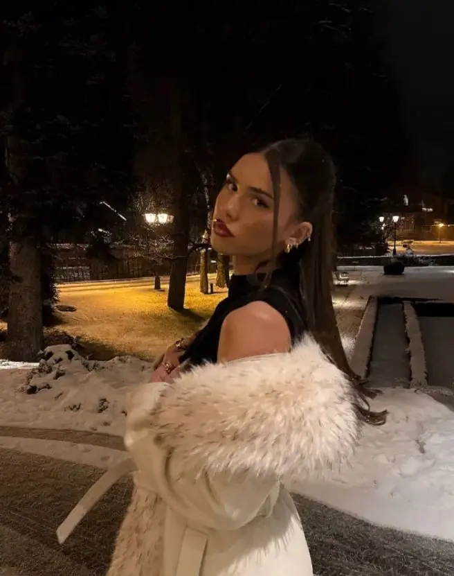 toherjl (22) female from US - sexting partner