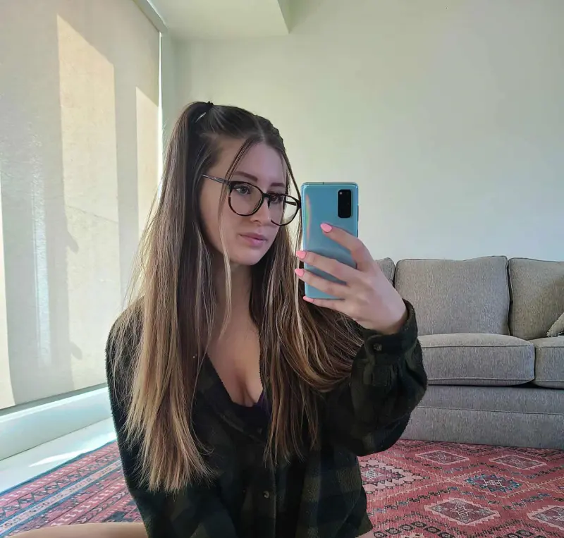 tolacoxh (18) female from DE - sexting partner