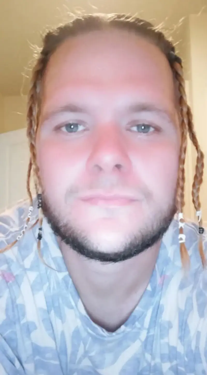 tooomuuch555 (18) male from US - sexting partner