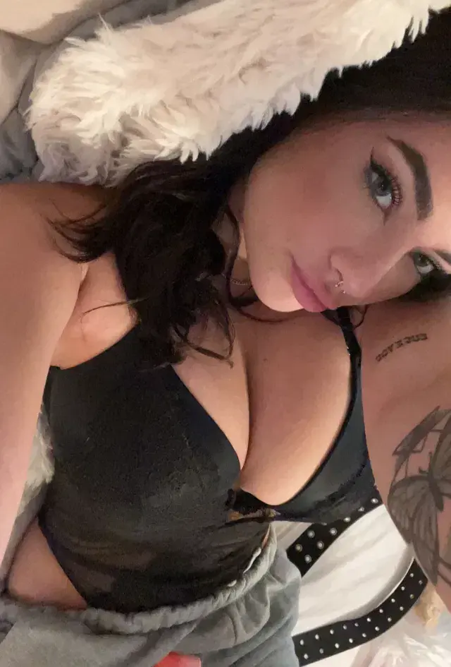 totehe4517 (24) female from CA - sexting partner