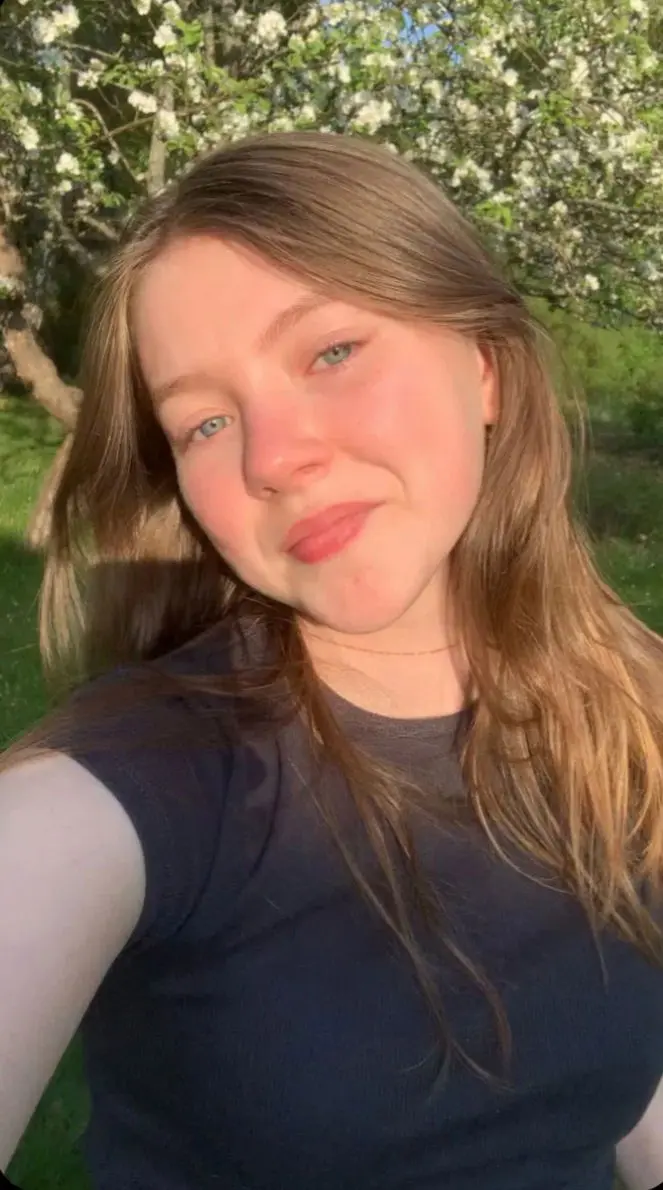 tozulymu (18) female from US - sexting partner