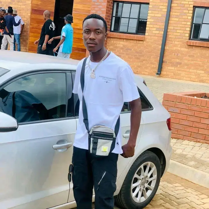 tsanwanirovhona4 (18) male from ZA - sexting partner