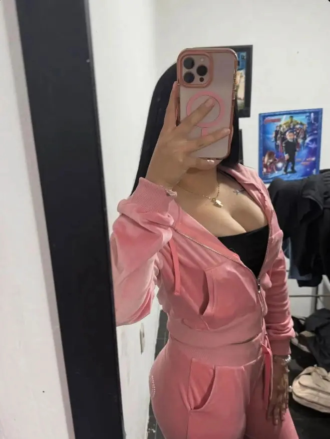 txbbwlou (18) female from GB - sexting partner