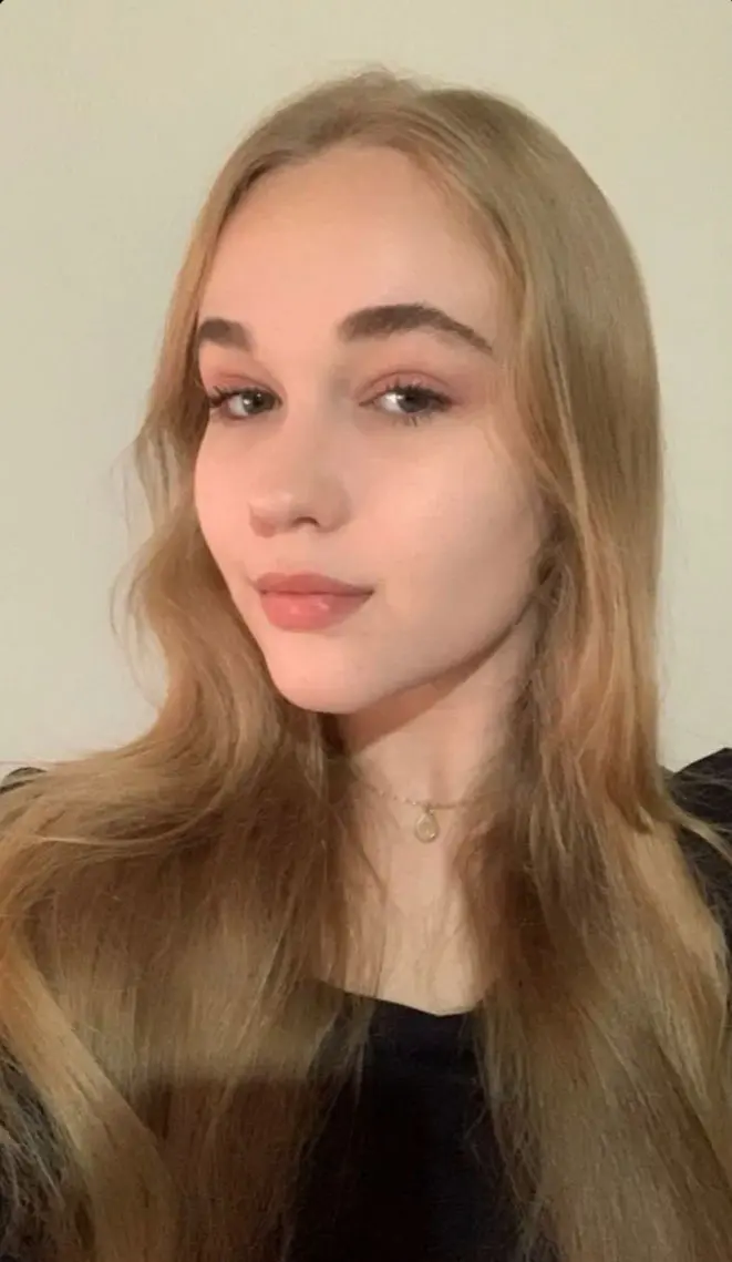 urkhewprv (18) female from US - sexting partner