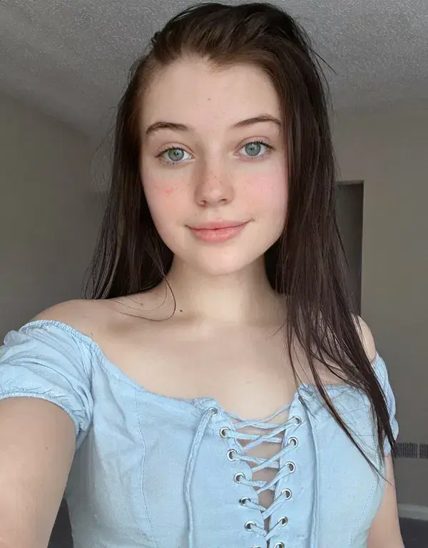 uxposu (18) female from GB - sexting partner