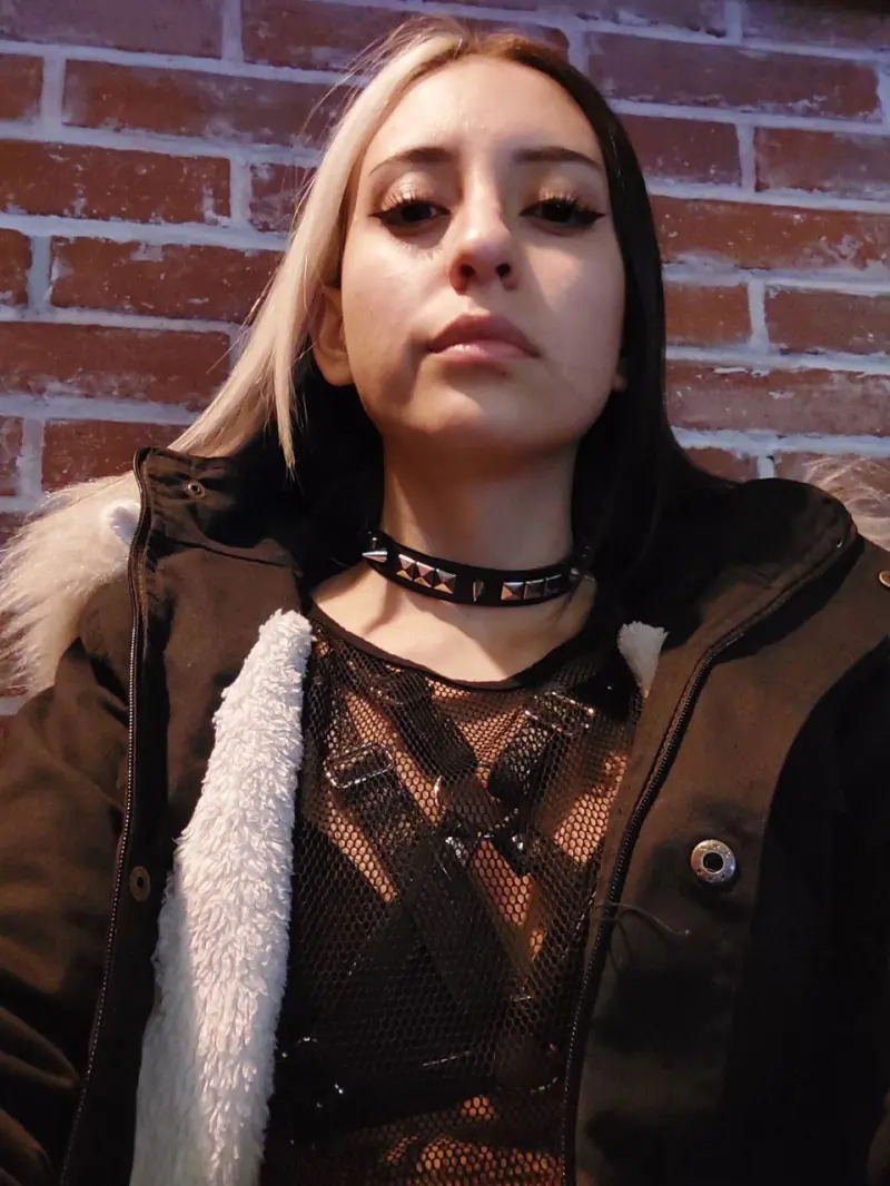 vabny (18) female from CA - sexting partner