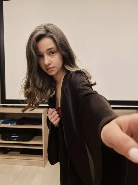 vahile2346 (18) female from IT - sexting partner